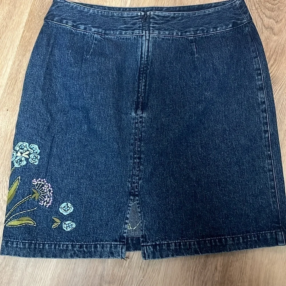 Beautiful Embroidered Y2K Denim Valerie Stevens Zip Back Skirt w Pockets size 4 - Picture 4 of 5